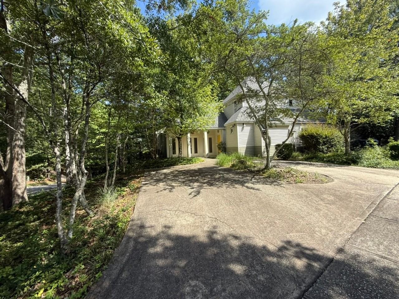 380 Butternut Dr - Photo 2 of 25