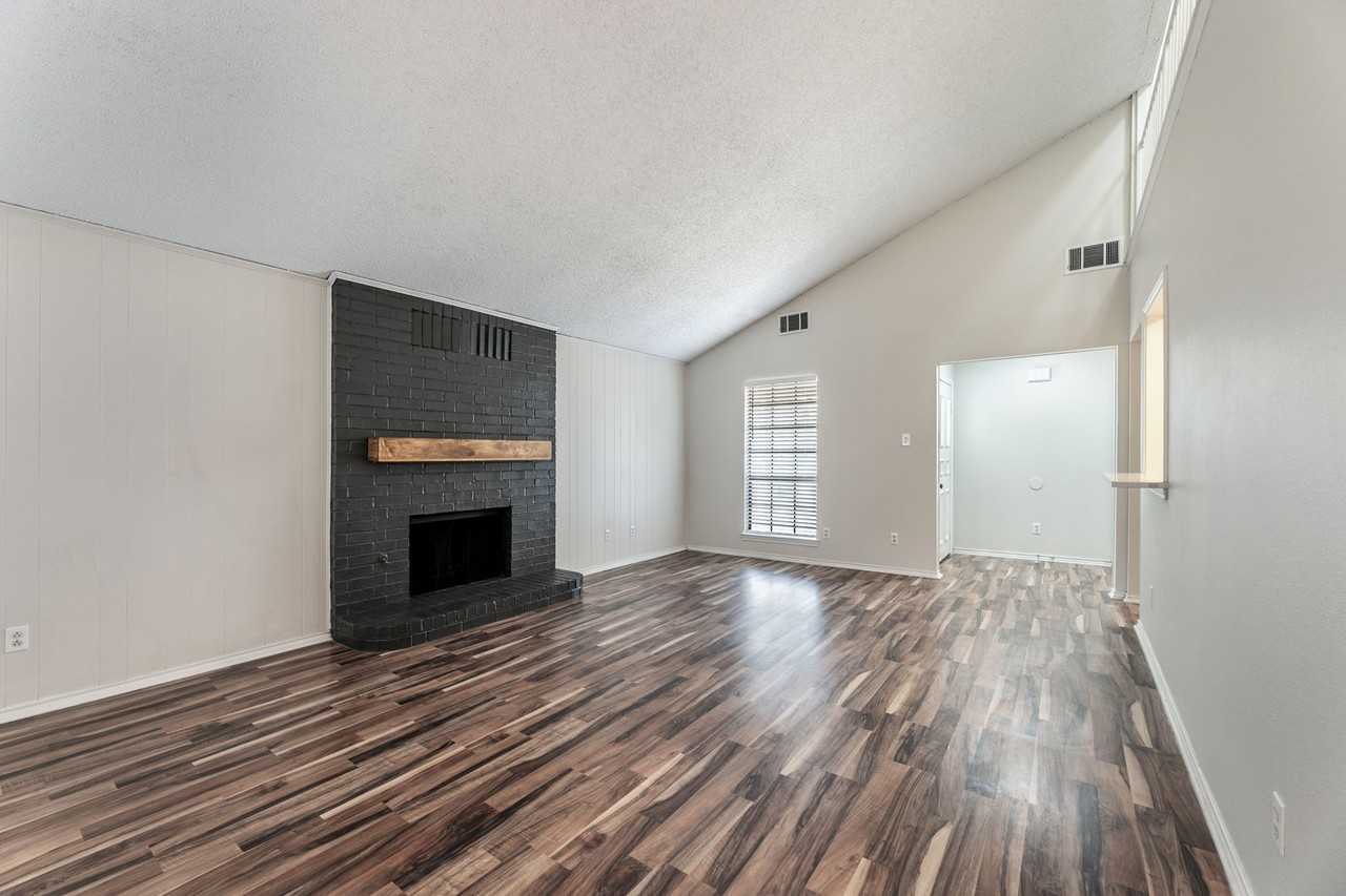 3404 Townbluff Pl - Photo 5 of 19