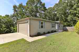 featured image of 305 Dogwood Pl