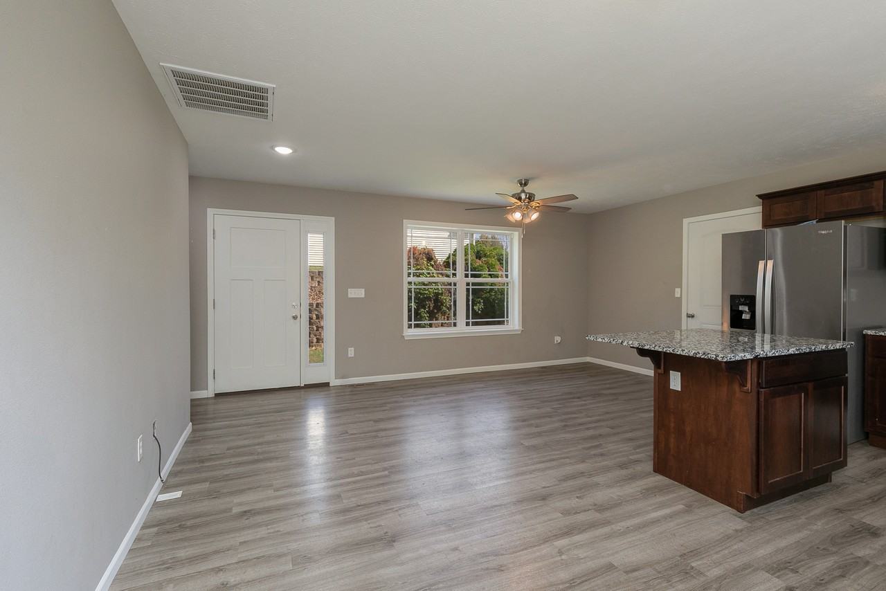 305 Dogwood Pl - Photo 4 of 17