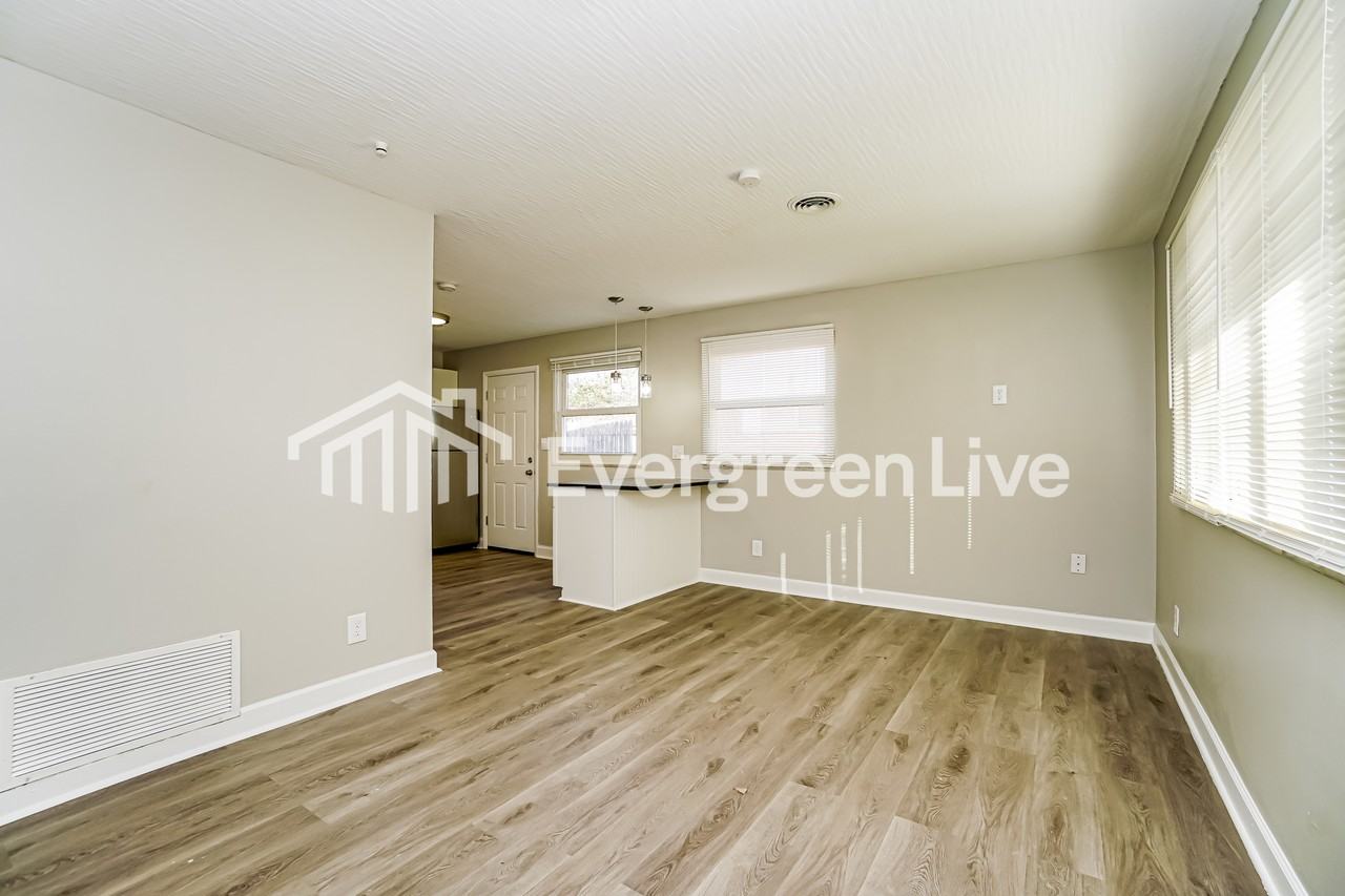 1289 Carolwood Ave - Photo 5 of 15