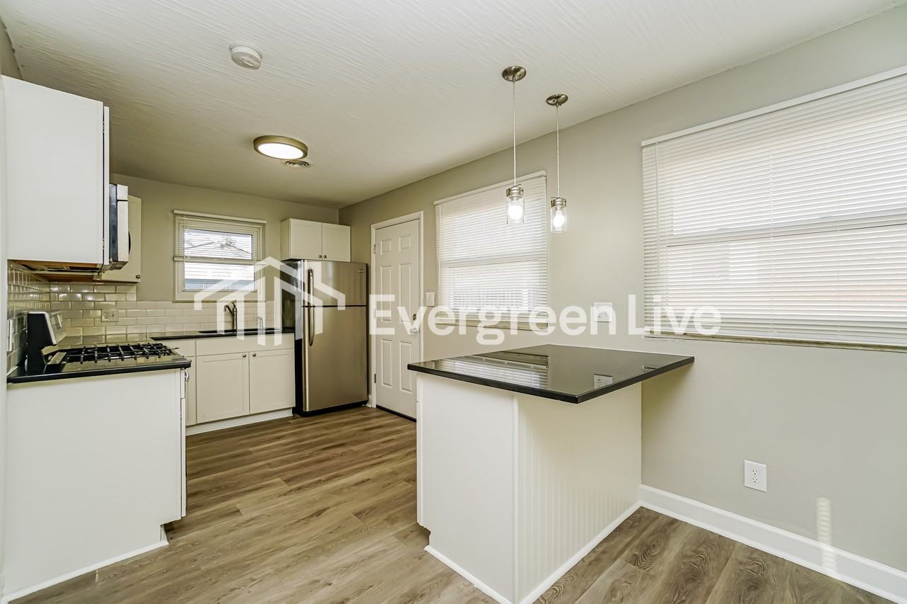 1289 Carolwood Ave - Photo 6 of 15