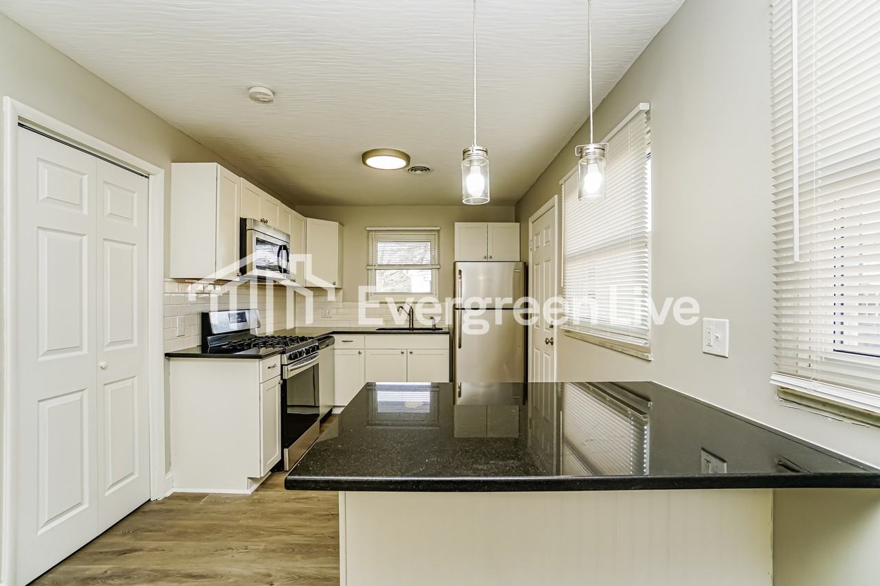 1289 Carolwood Ave - Photo 7 of 15