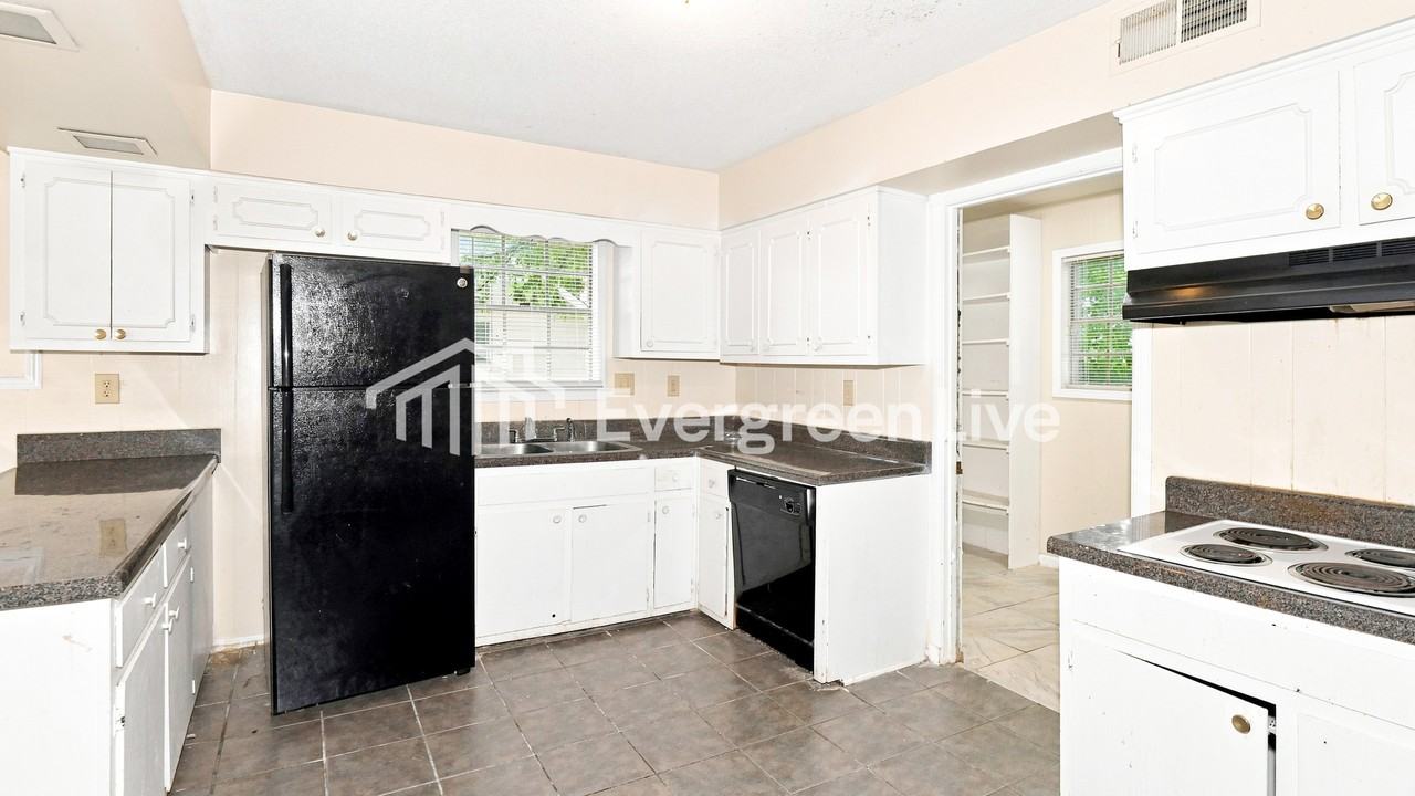 5830 Scottsdale Ave - Photo 3 of 15