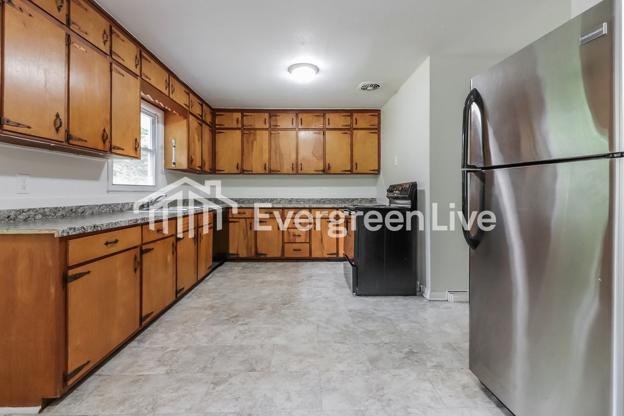6200 Lane Ave - Photo 5 of 15