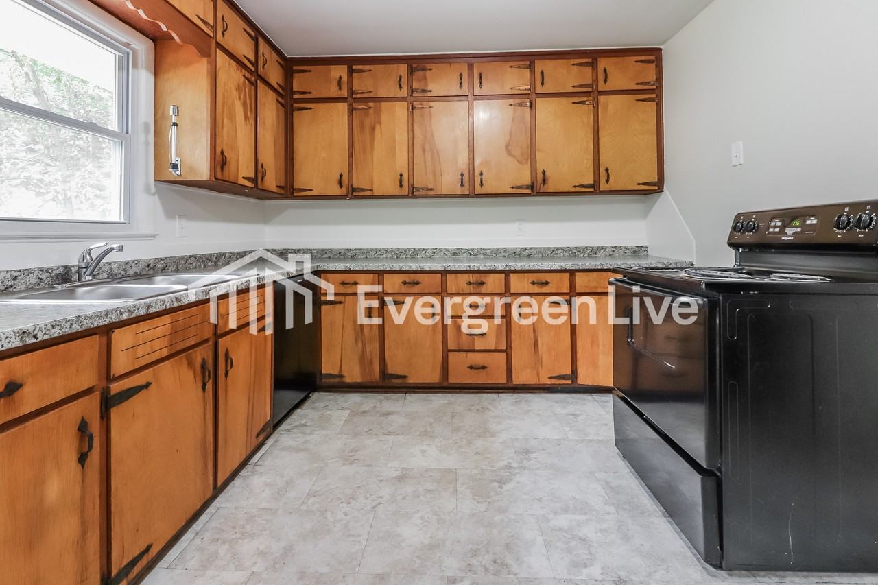 6200 Lane Ave - Photo 6 of 15