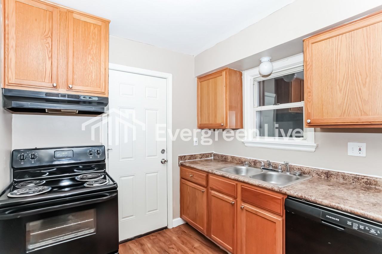6950 Gloria Dr - Photo 5 of 13
