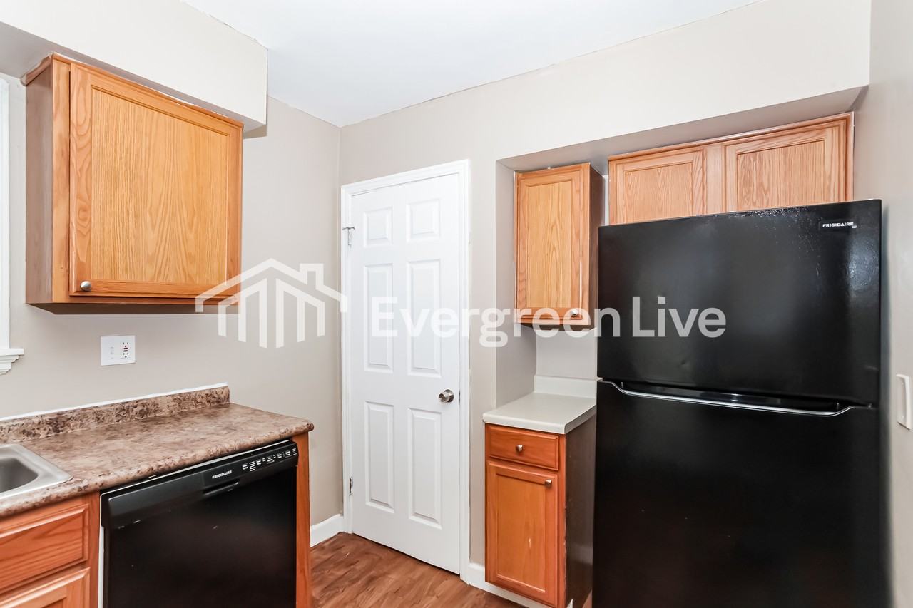 6950 Gloria Dr - Photo 6 of 13