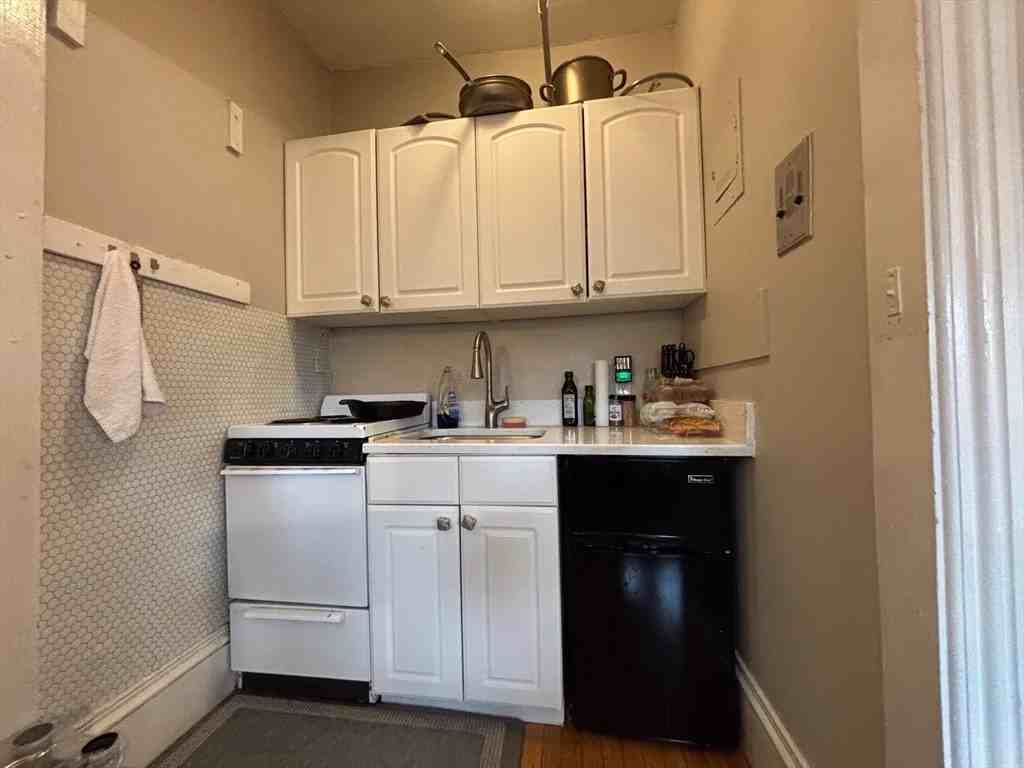 82 Charles St #4F - Photo 5 of 10