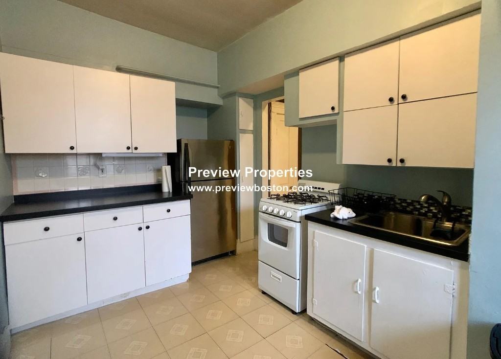 Commonwealth Ave #14P - Photo 2 of 4