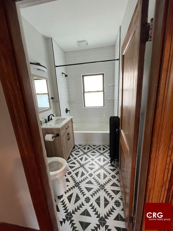 62 Adams St - Photo 4 of 11