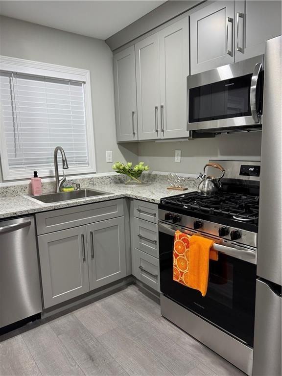 2637 Lester St - Photo 2 of 20