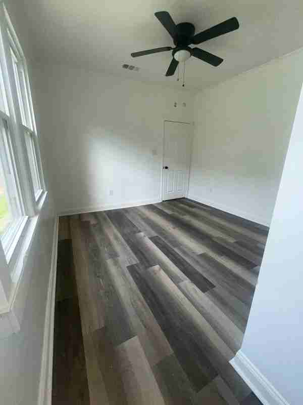 1205 Deslonde St - Photo 3 of 7