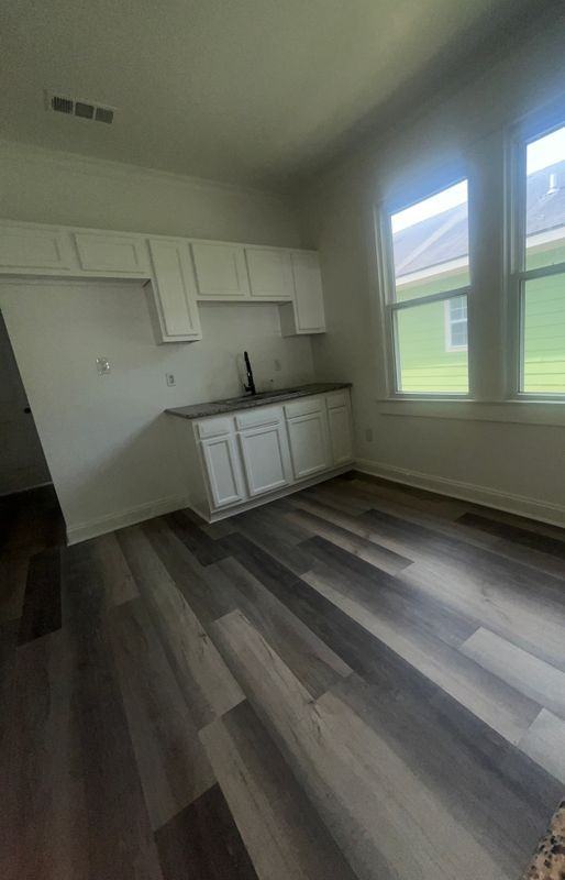1205 Deslonde St - Photo 4 of 7