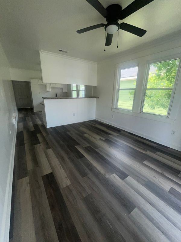 1205 Deslonde St - Photo 7 of 7
