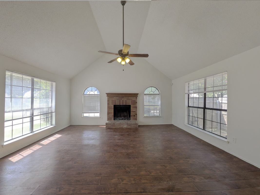 8505 Liberty Ln - Photo 3 of 23