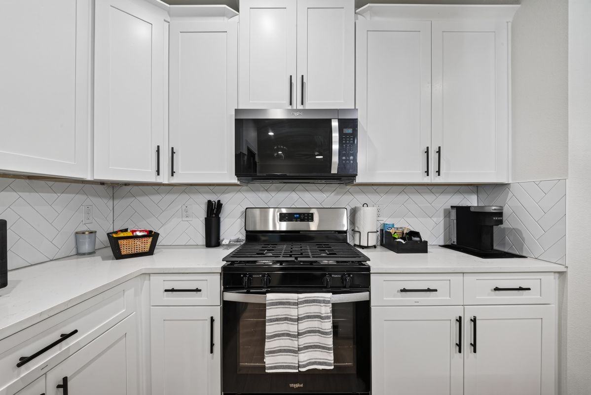 712 Delano St ##A - Photo 2 of 50