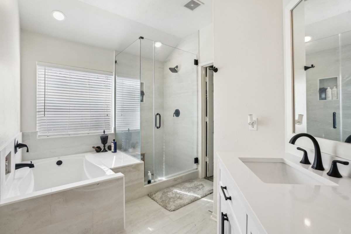 14 Carmel Chase Ct - Photo 5 of 50