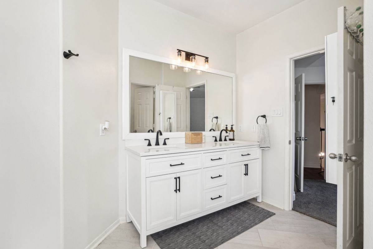 14 Carmel Chase Ct - Photo 7 of 50