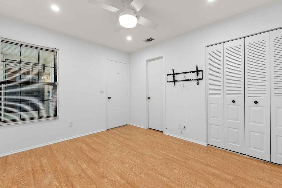 1431 Se Berwick Ct - Photo 7 of 9