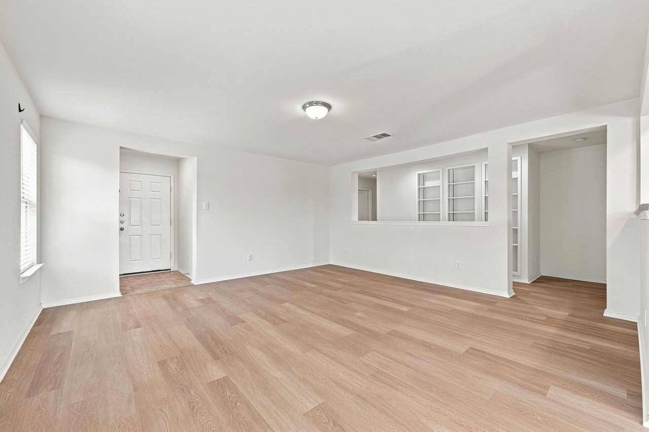 1141 Renaissance Trl - Photo 4 of 25