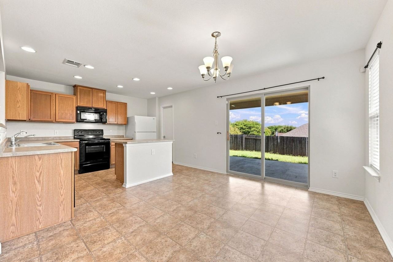 1141 Renaissance Trl - Photo 5 of 25