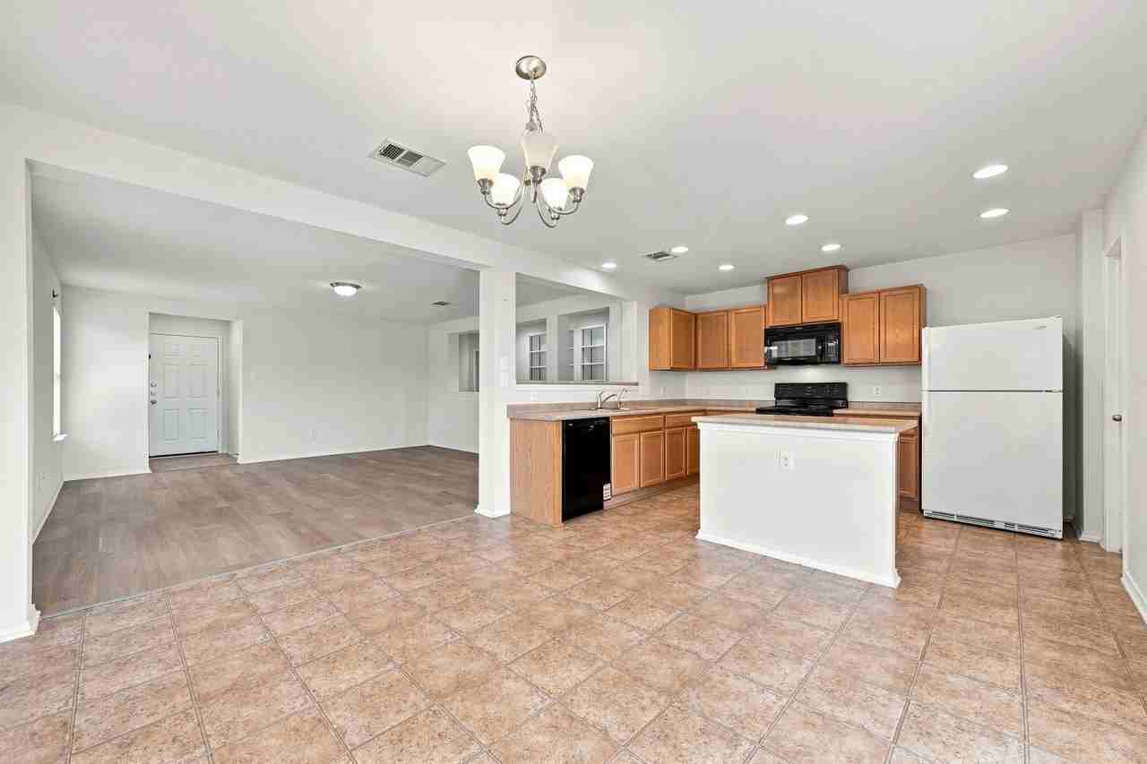 1141 Renaissance Trl - Photo 6 of 25