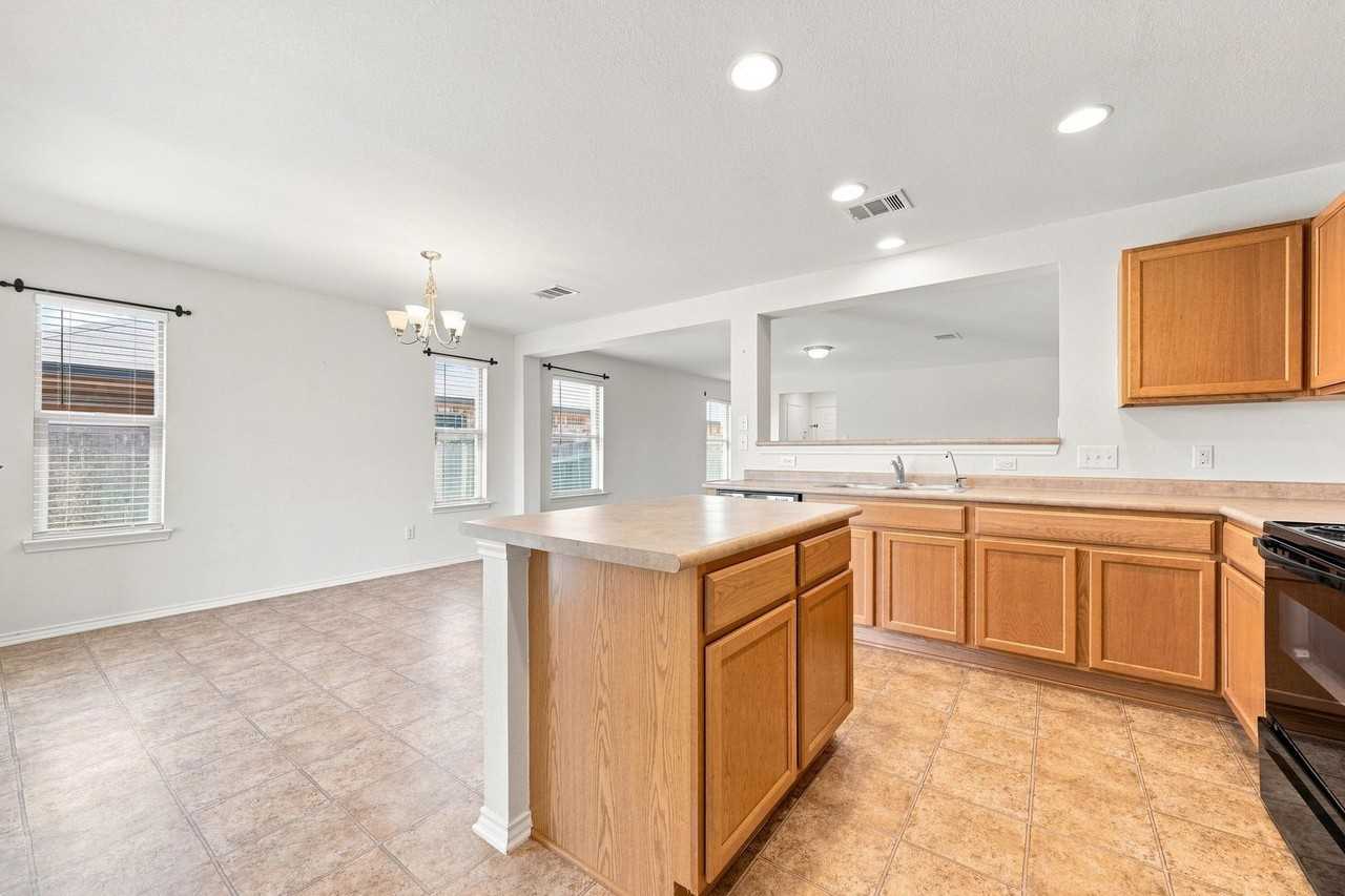 1141 Renaissance Trl - Photo 7 of 25