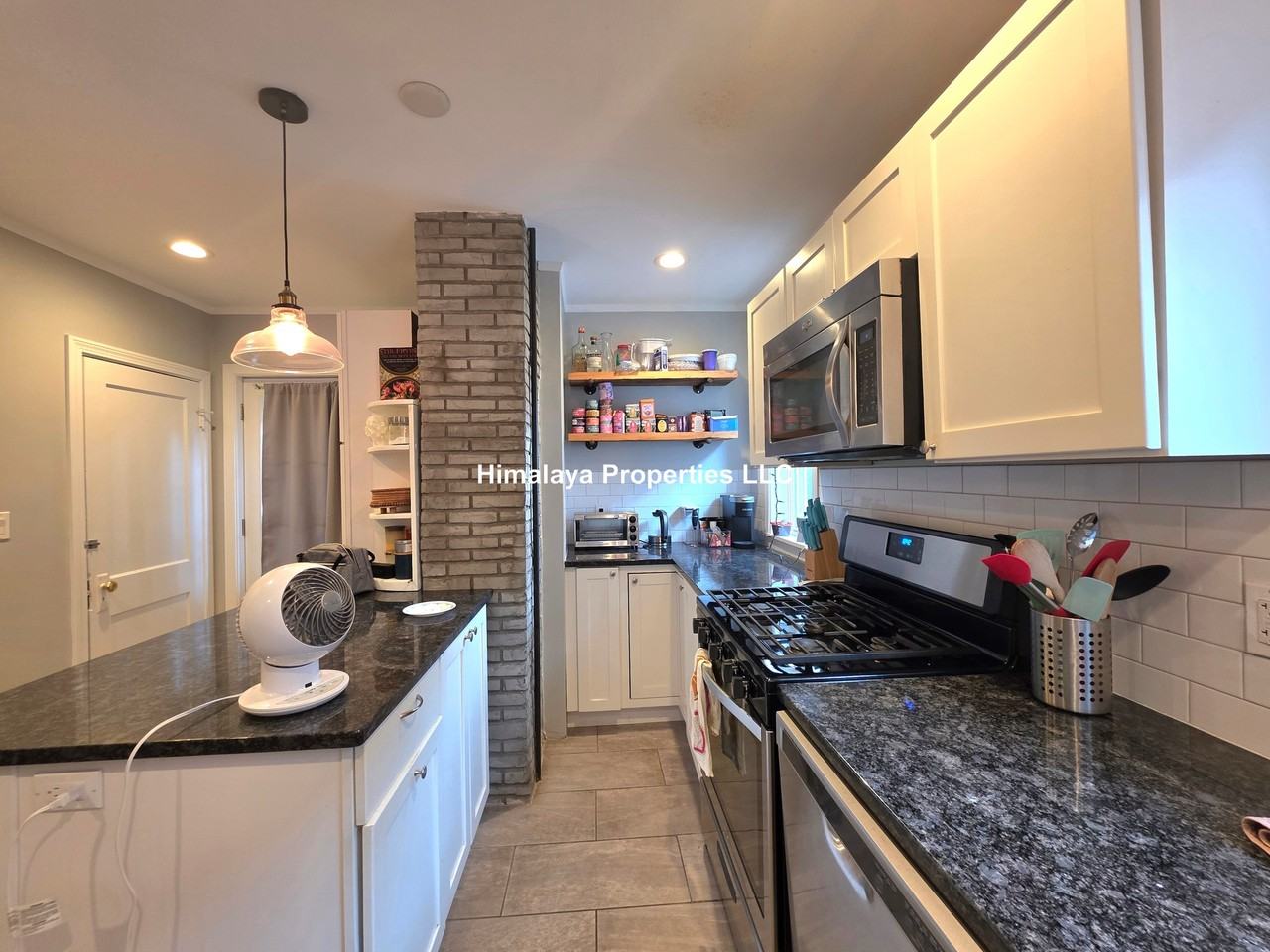 17 Frederick Ave - Photo 3 of 9