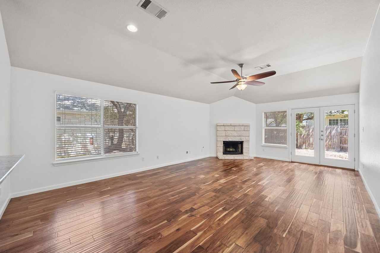 1314 Brighton Bend Ln - Photo 2 of 19