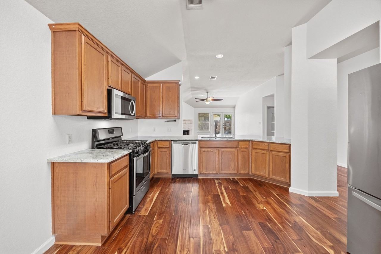 1314 Brighton Bend Ln - Photo 4 of 19