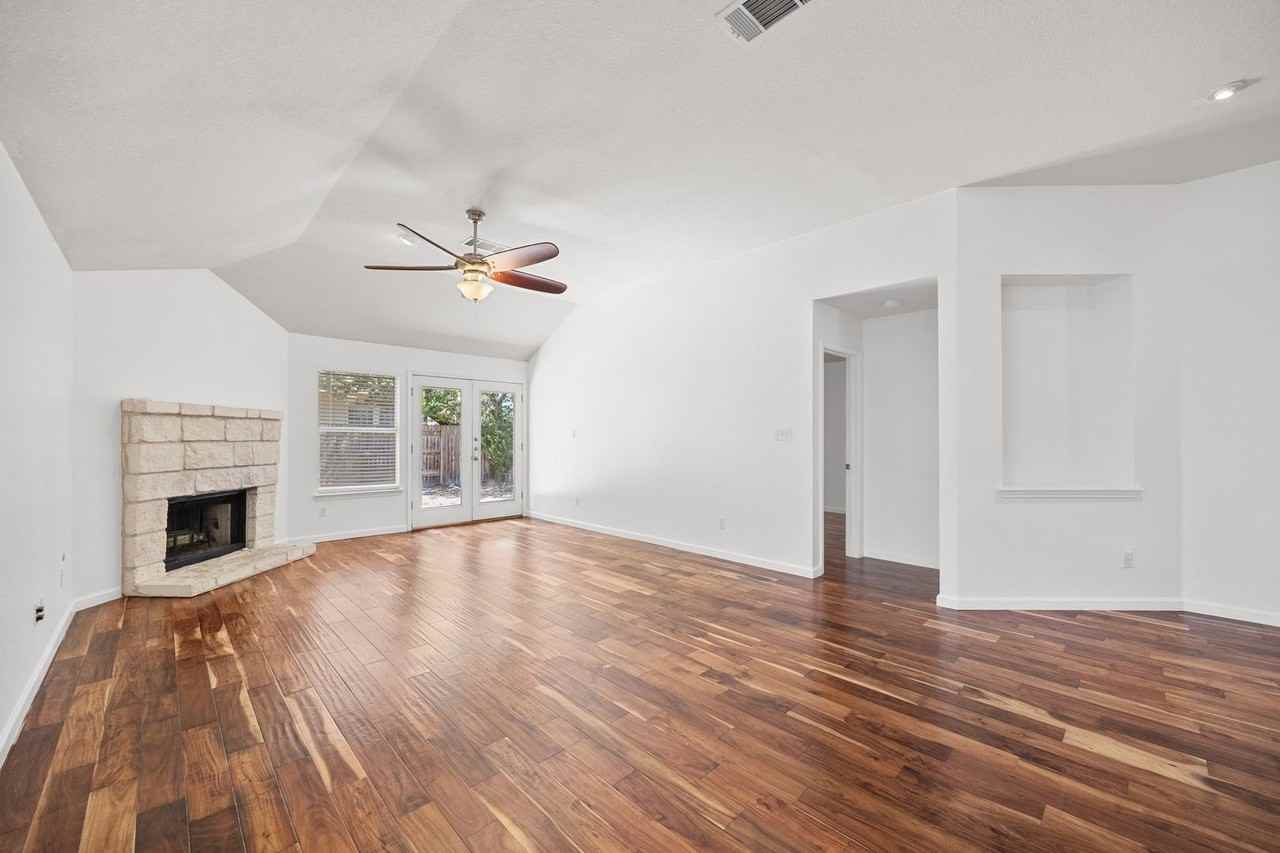 1314 Brighton Bend Ln - Photo 7 of 19