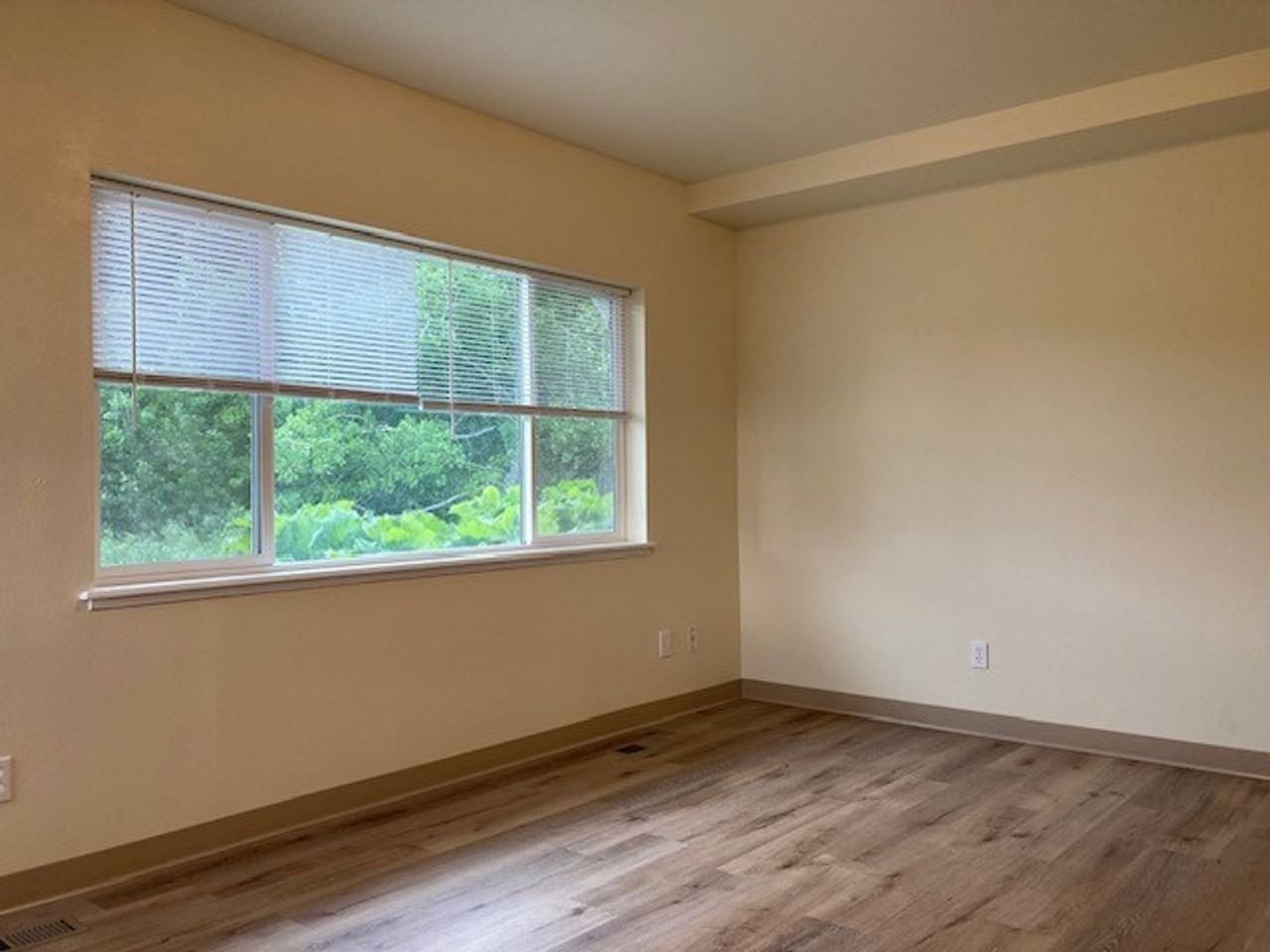 Oak Street Town Homes - Photo 3 of 40