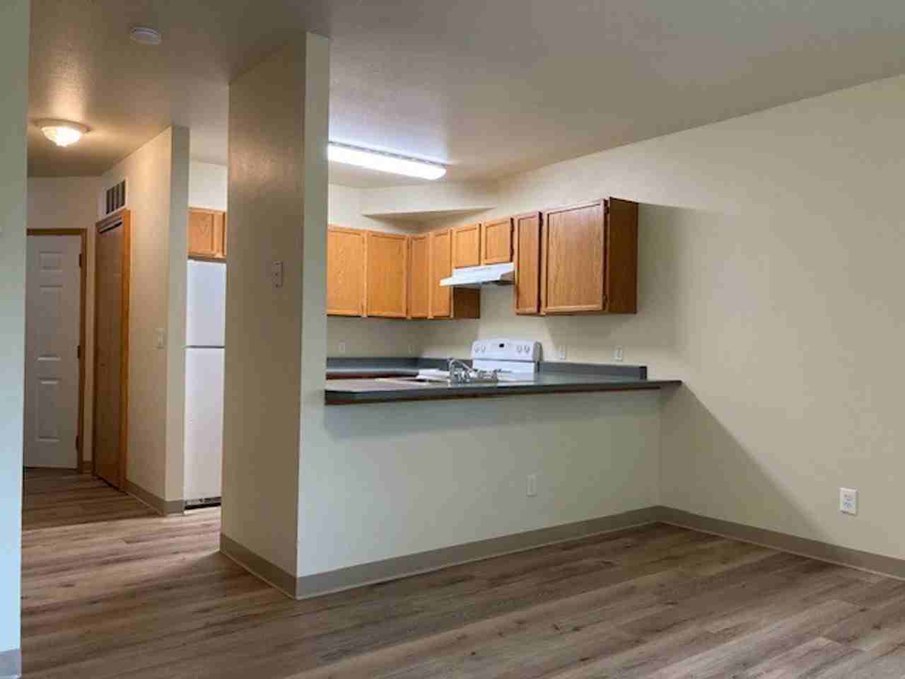 Oak Street Town Homes - Photo 4 of 40