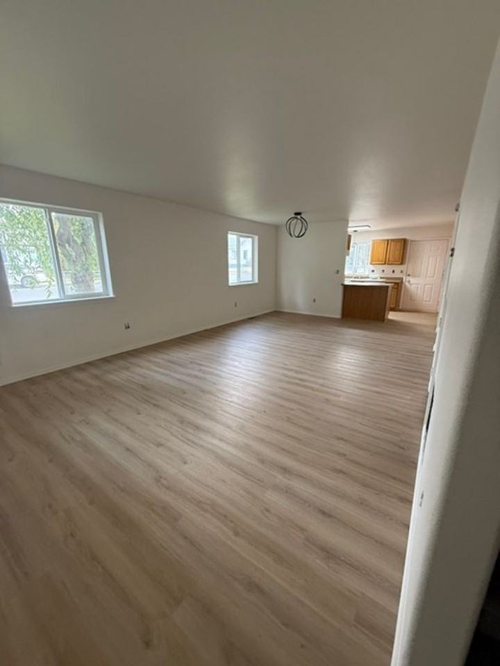 100 E Miller Ave - Photo 2 of 20
