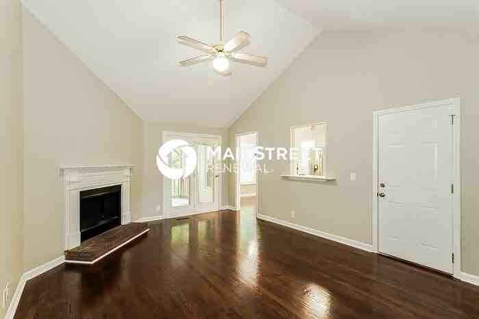 212 Riverpoint Ct - Photo 3 of 18