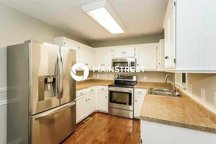 212 Riverpoint Ct - Photo 4 of 18