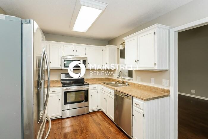212 Riverpoint Ct - Photo 5 of 18