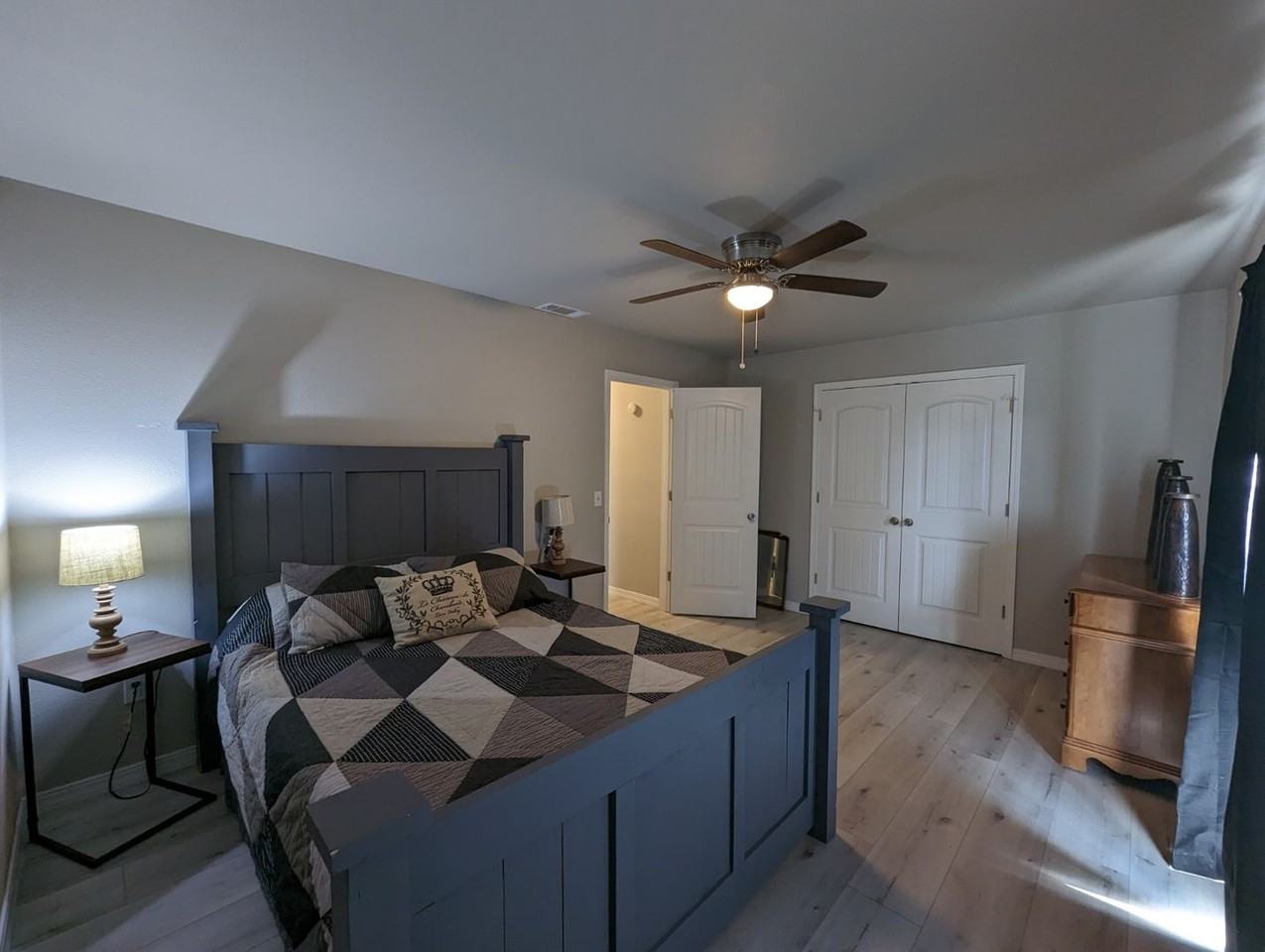 591 E Boswell St - Photo 3 of 7