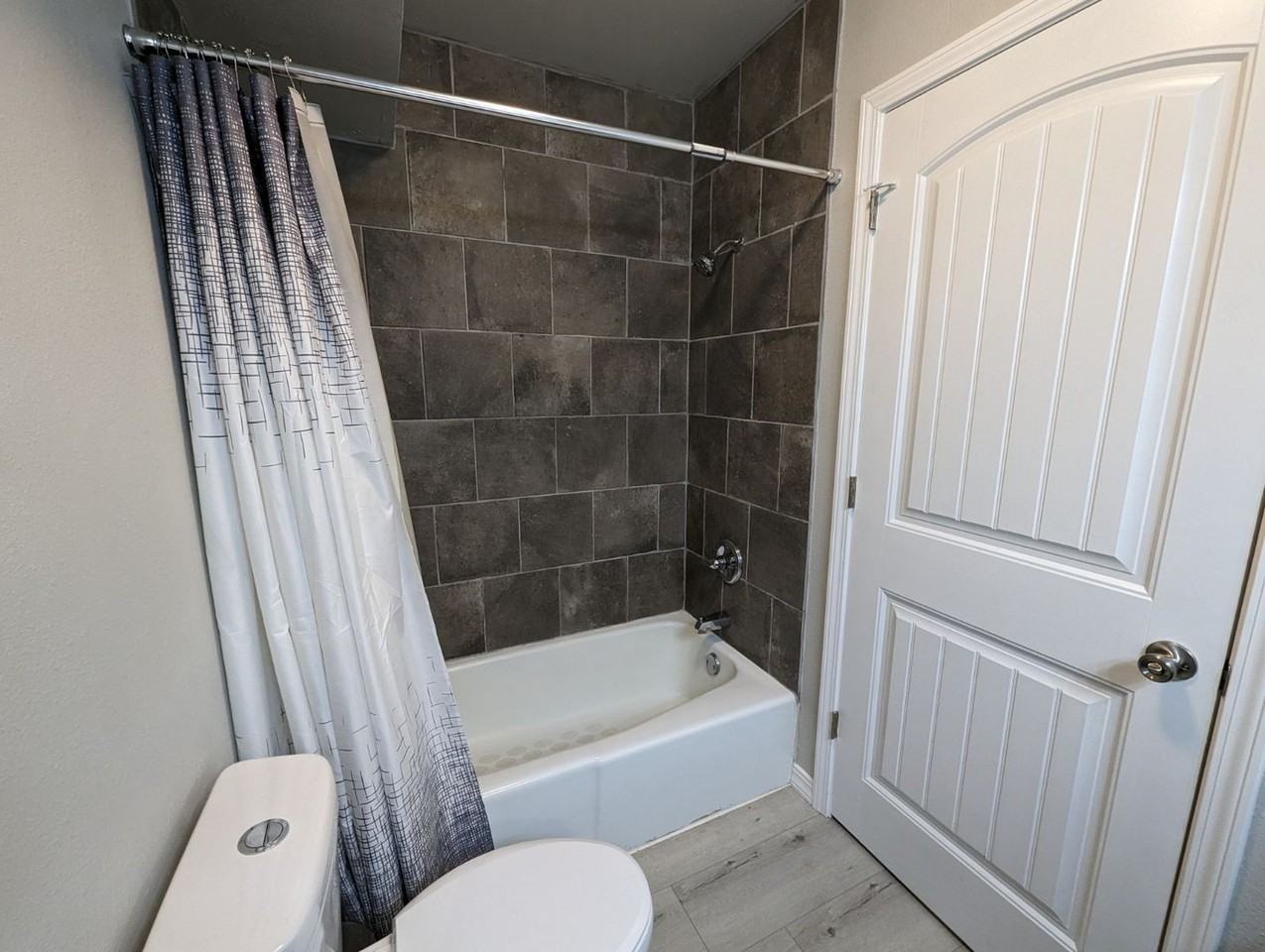 591 E Boswell St - Photo 5 of 7