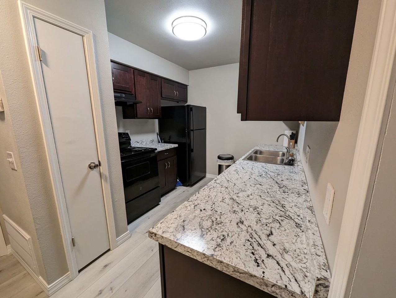 591 E Boswell St - Photo 7 of 7