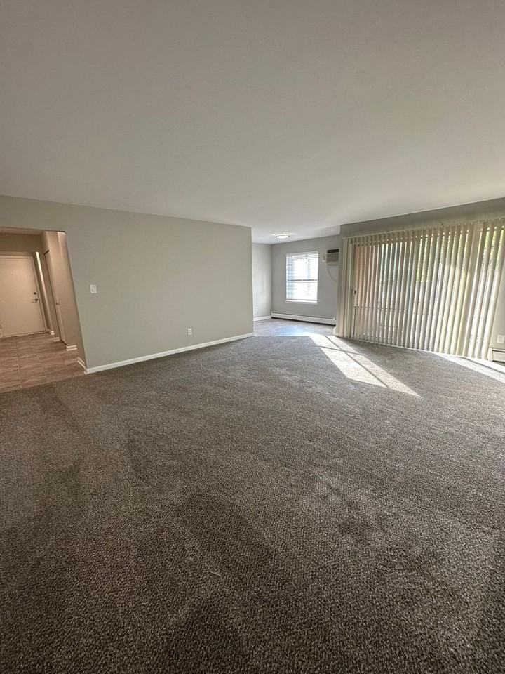 Harvard House Apartments - Photo 4 of 35