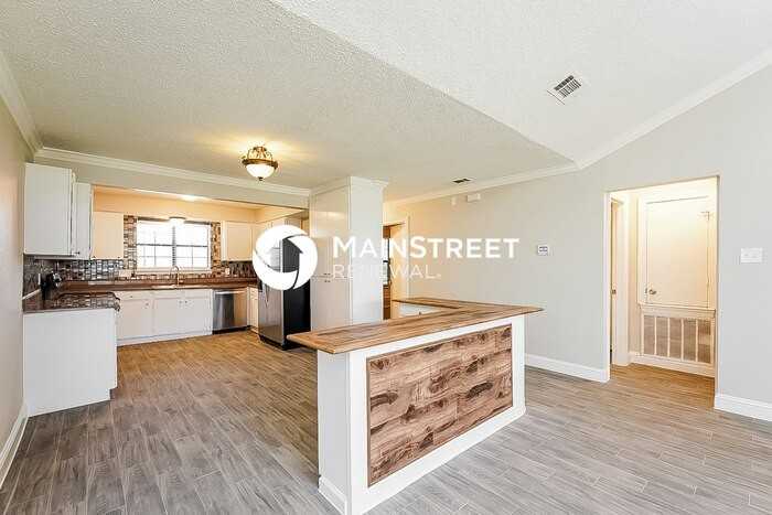 2505 Trenton Dr - Photo 3 of 16