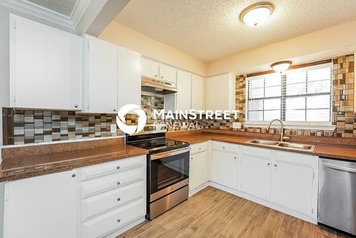 2505 Trenton Dr - Photo 4 of 16