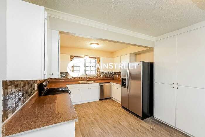 2505 Trenton Dr - Photo 5 of 16