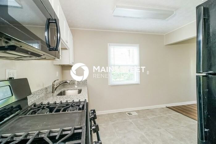 890 Bucknell Rd - Photo 5 of 17