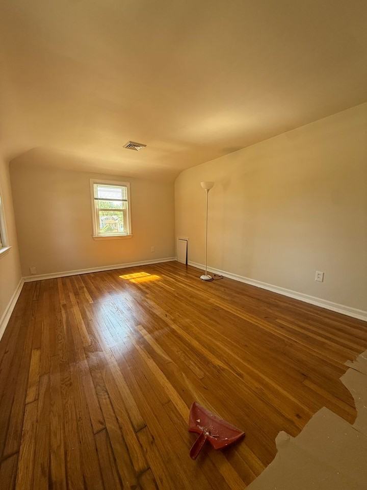 212 Manheim Ave - Photo 3 of 12