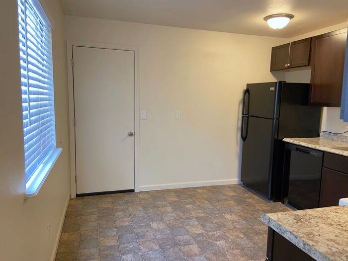 1160 Sutro St #A - Photo 4 of 17