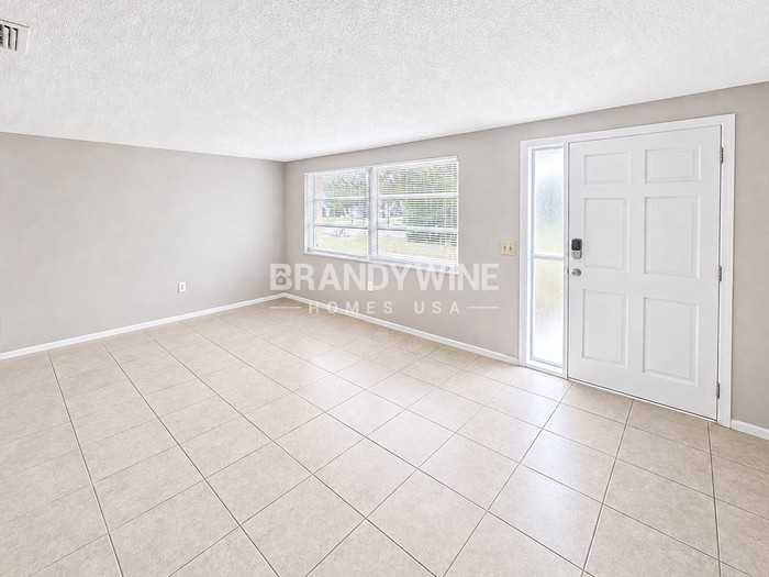 10901 Queens Rd - Photo 5 of 26