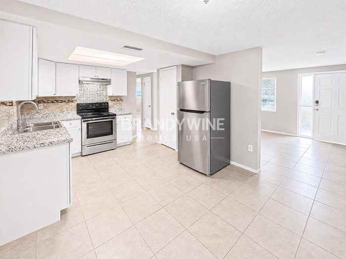 10901 Queens Rd - Photo 7 of 26